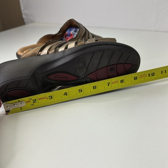 Clark’s Artisan Bronze Wedge Sandals size 9 - Picture 7 of 12